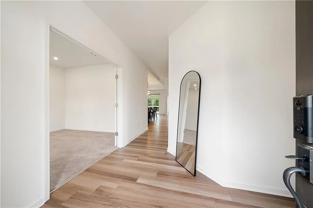 5 bed, 3.5 bath, 4626 sqft, $3,500 — Photo 2