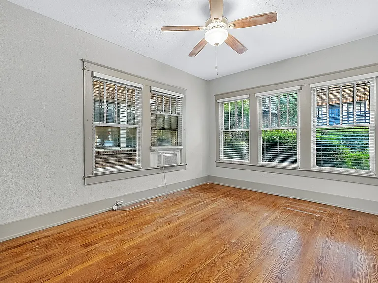 Highland Court II Apartments — Photo 17