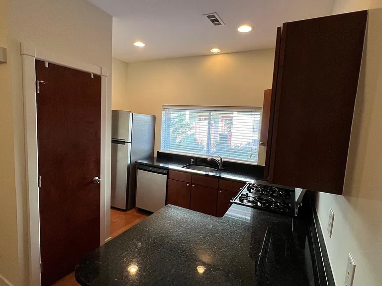 1088 Perry St #C — Photo 14