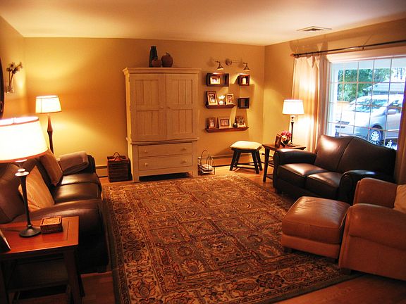 2nd image of 4 Burgess Ln