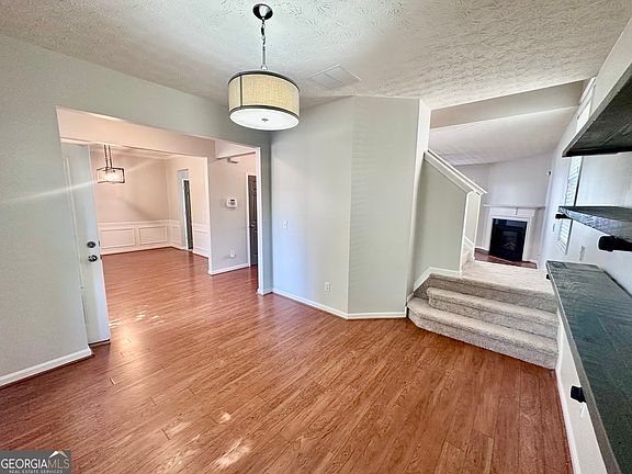 3rd image of 808 Inkberry Rd
