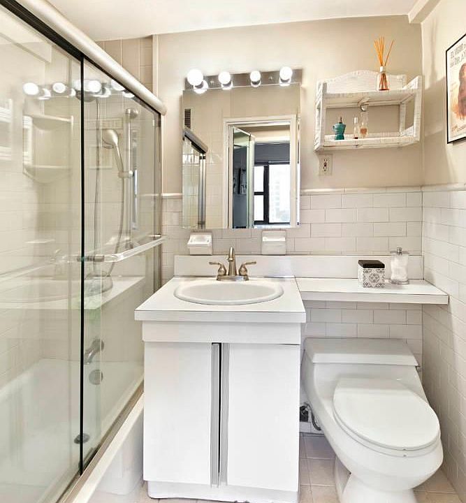 2nd image of 345 E 69th St #15B