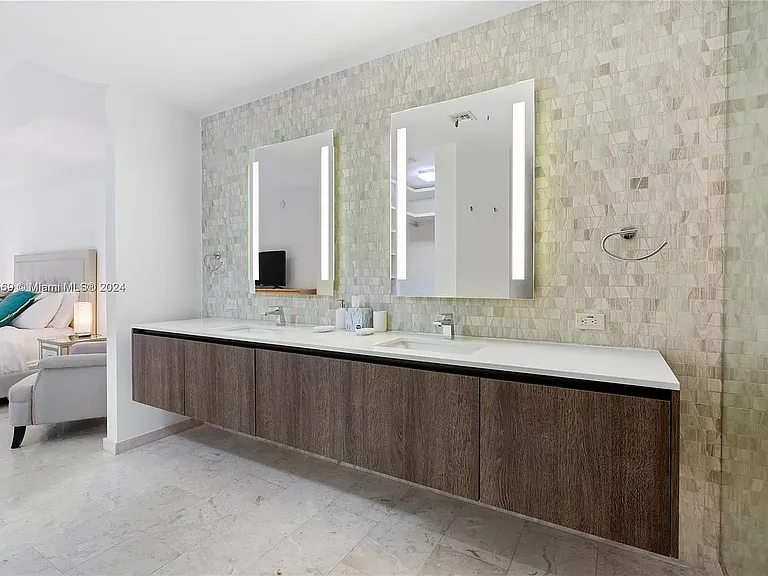 68 SE 6th St #3403 — Photo 10