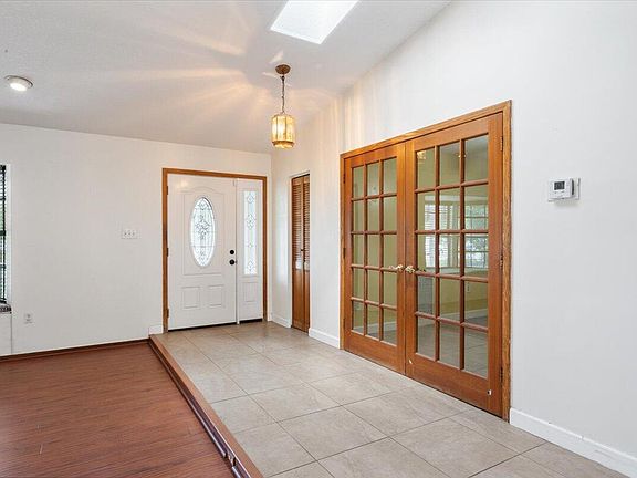 2nd image of 2309 SW Chestnut Lane