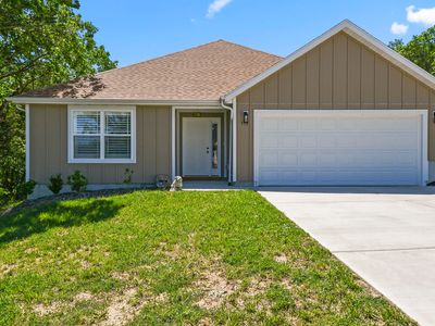 592 Pine Woods Village Drive, Hollister, MO, 65672