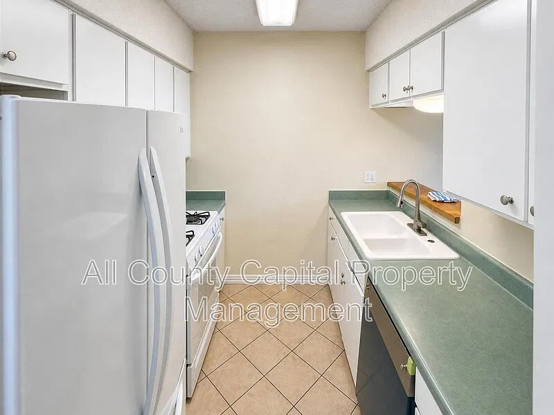 7920 Rockwood Ln — Photo 4