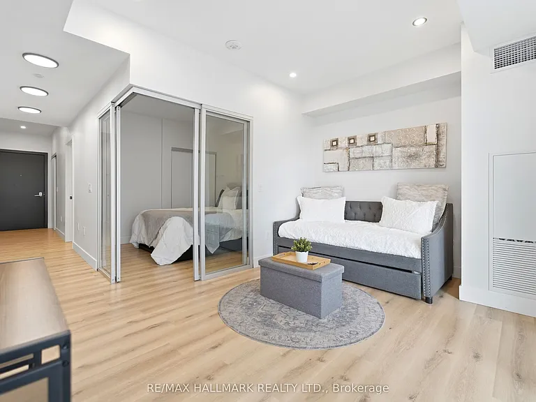 5 Wellington St S #1403 — Photo 4