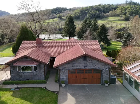 1356 Echo Dr, Roseburg, OR 97470