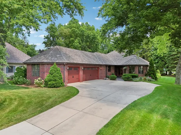 W131N8020 Country Club DRIVE, Menomonee Falls, WI 53051