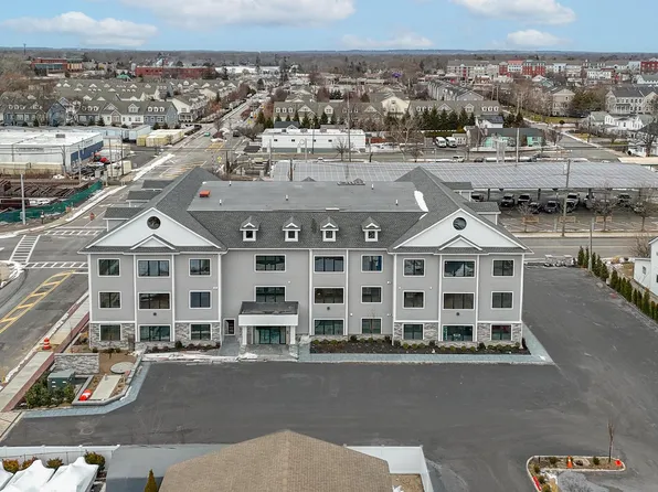 80 Division St, Patchogue, NY