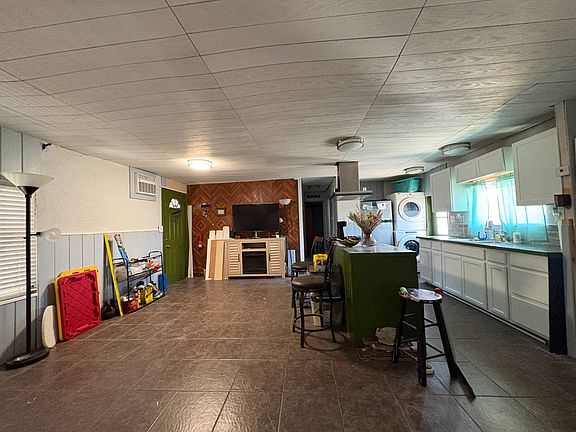 4th image of 402 63rd St Space 63