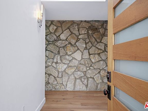 4th image of 5922 Wrightcrest Dr