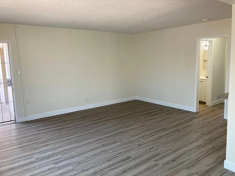 650 Linden Ave — Photo 31