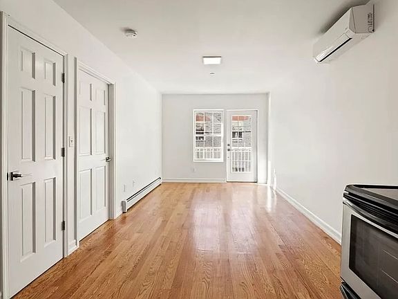 4th image of 250 18th St Unit 4B
