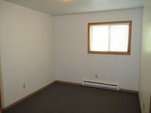 3rd image of 651 N Hickory St