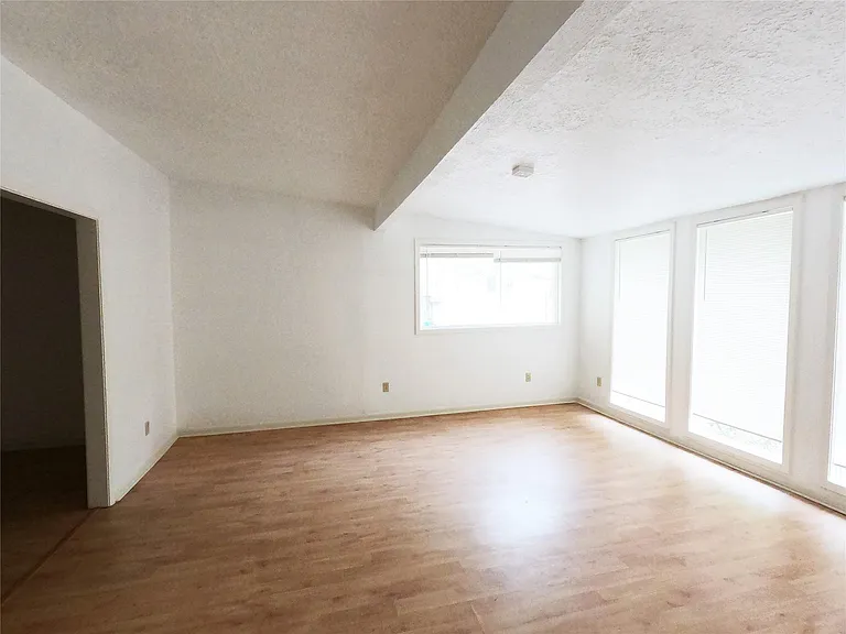 5231 Beechnut St — Photo 4