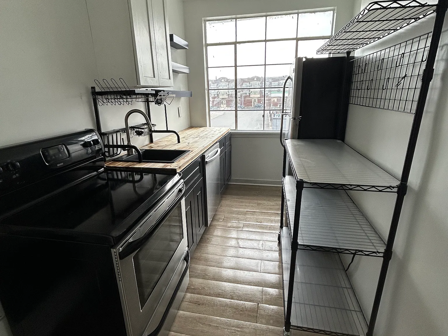 3 bed, $1,300 — Photo 3