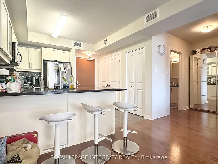 195 Besserer St #504 — Photo 2
