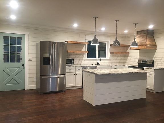 3rd image of 518 Rolling Hills Dr