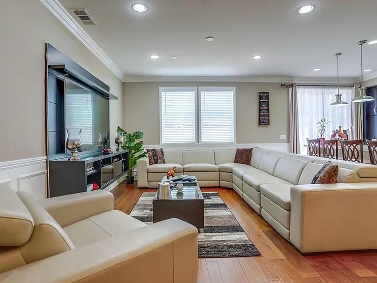 22057 Barrington Way — Photo 4