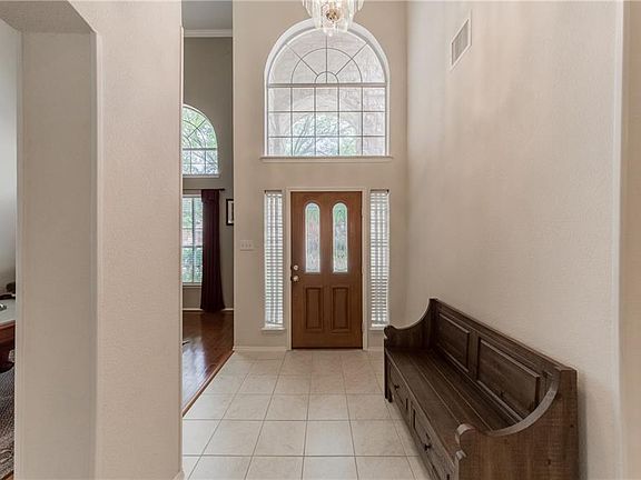 3rd image of 225 Patricia Ln