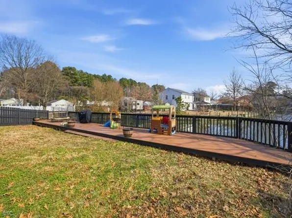 21 Sanlun Lakes Dr, Hampton, VA 23666