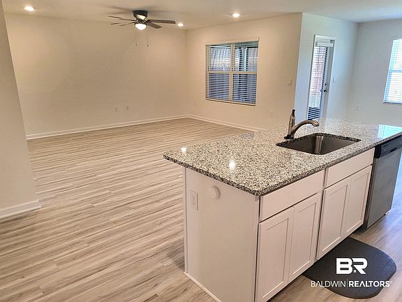 5th image of 406 Preston Way