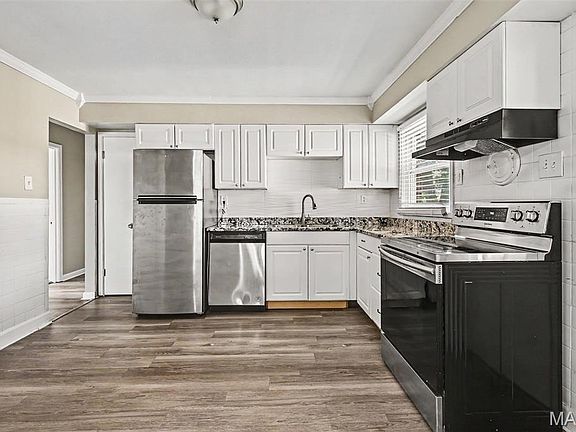 5th image of 30 Saint Edward Ln