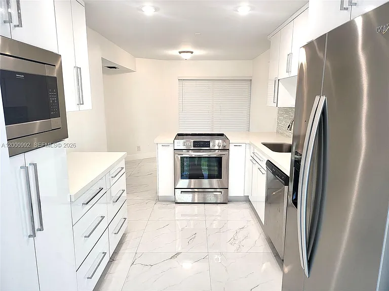 9723 N New River Canal Rd #416 — Photo 6