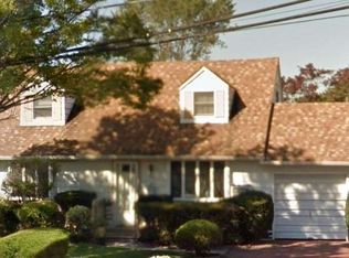 976 Newbridge Rd, Bellmore, NY 11710