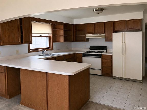 3rd image of 14677 Carleton Rd