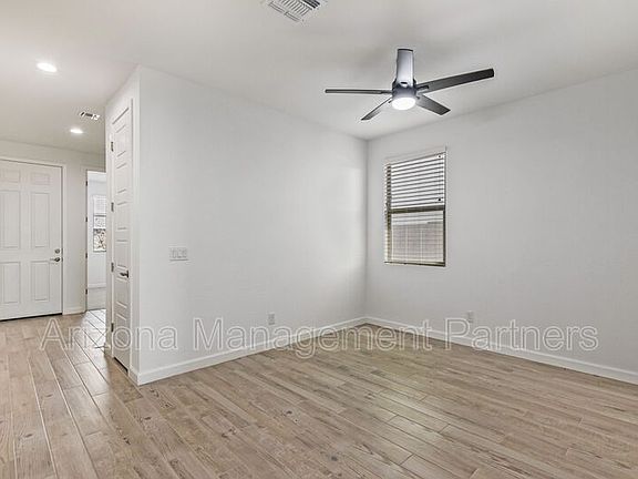 2nd image of 26422 N Thornhill Dr