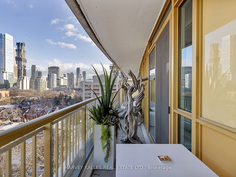 151 Avenue Rd #805 — Photo 15