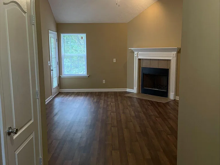 716 McKean Dr — Photo 5