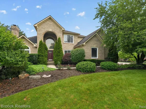 1822 Lexington Dr, Troy, MI 48084