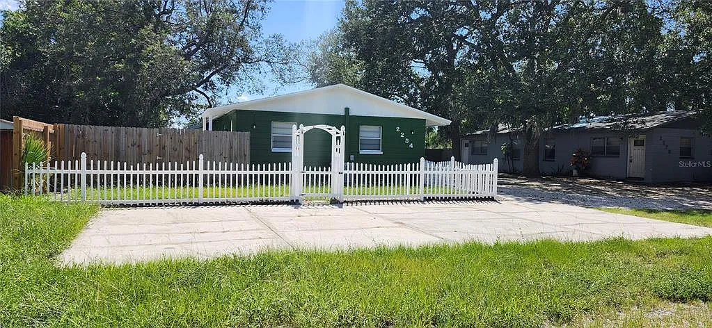2 bed, 1.0 bath, 700 sqft, $1,700 — Photo 1