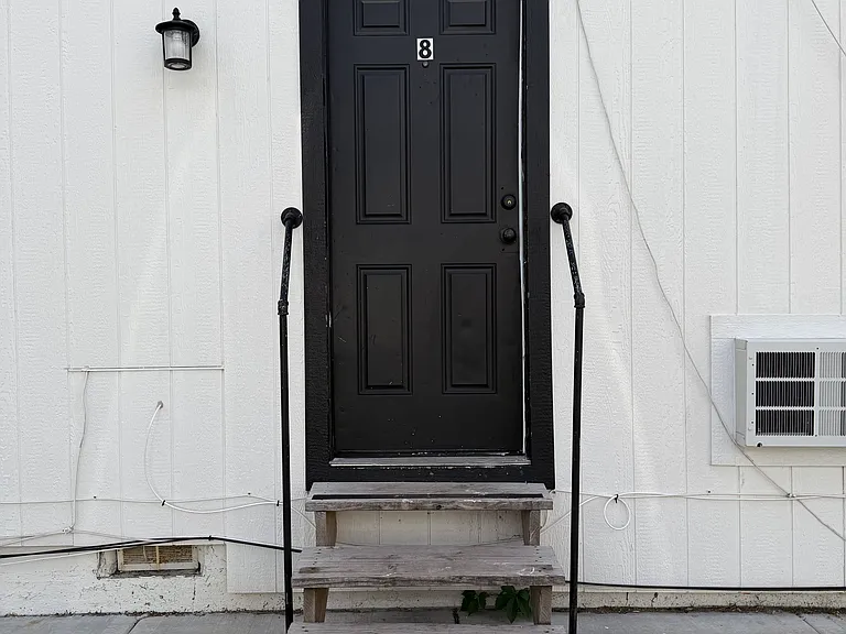 308 E Walnut St #8 — Photo 1