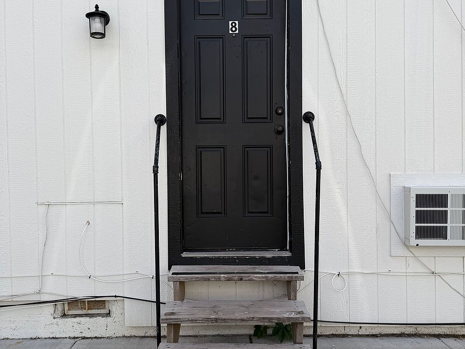 1st image of 308 E Walnut St APT 8