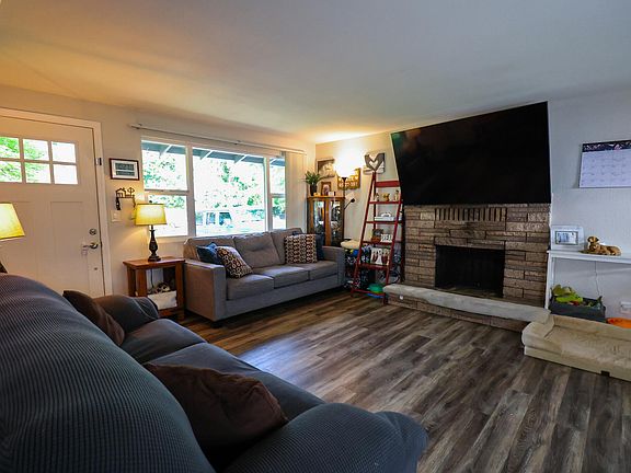 5th image of 821 Crestbrook Rd