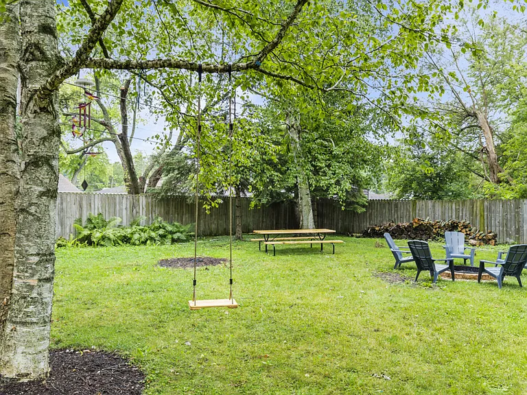 N Manor Ave — Photo 51