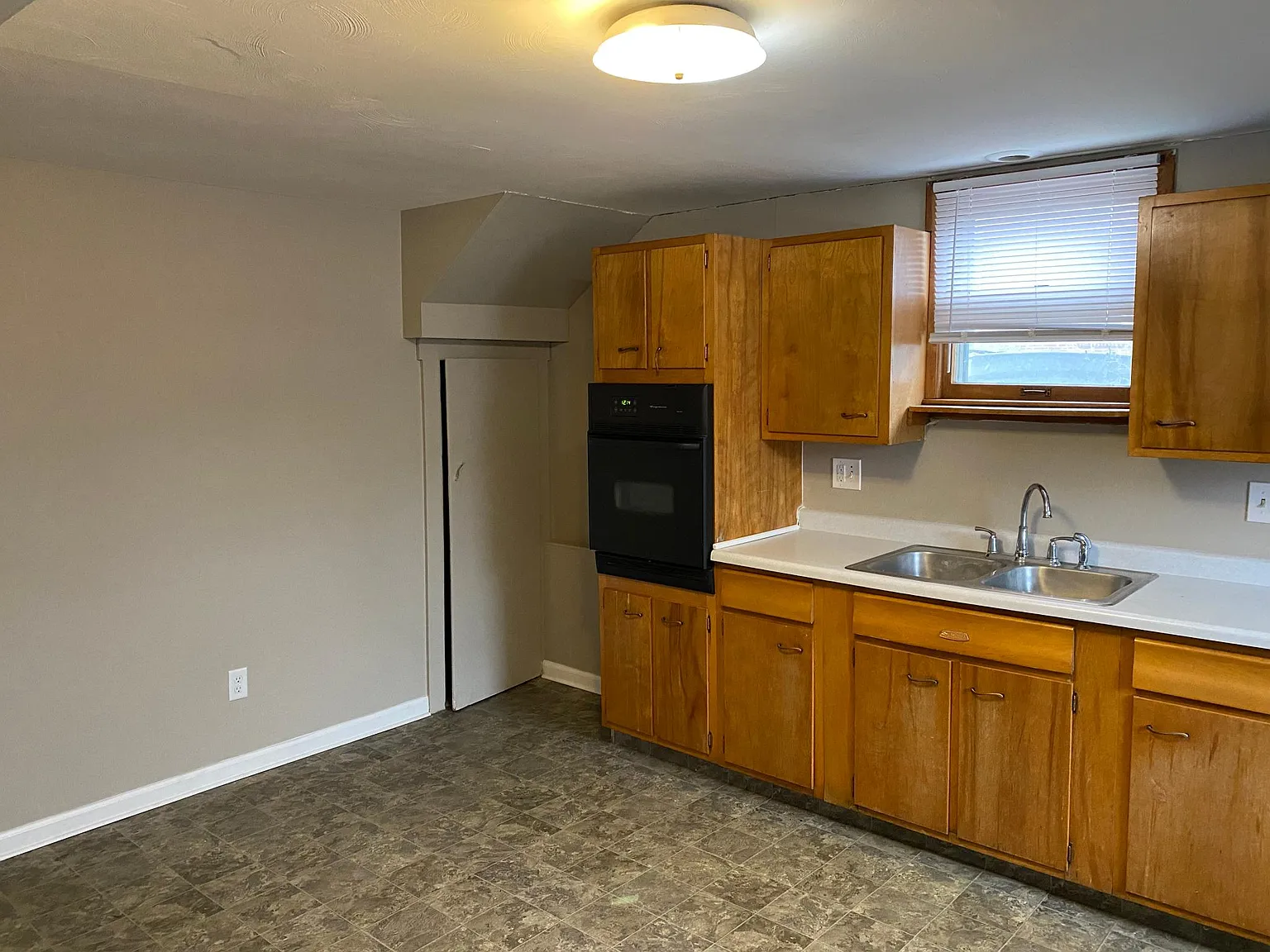 2 bed, 900 sqft, $975 — Photo 1