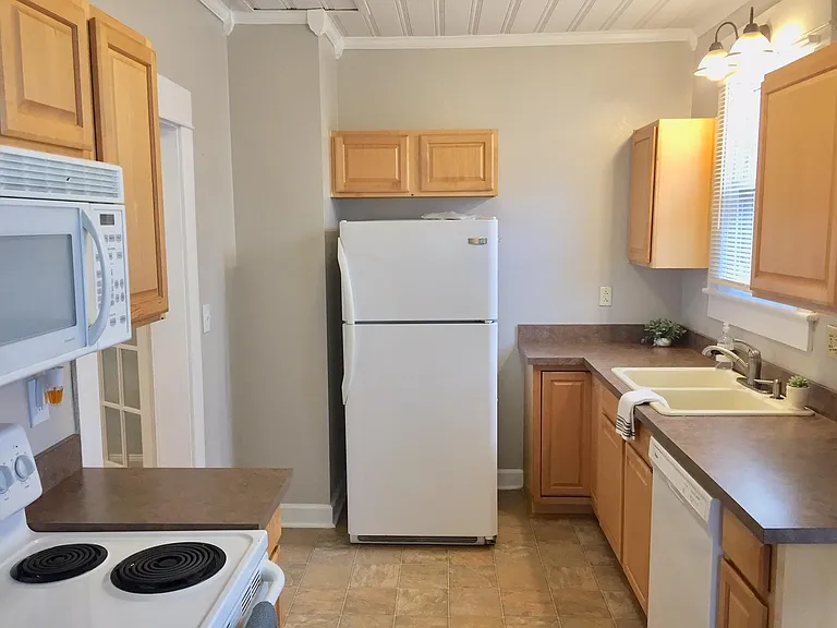 506 W Fearing St — Photo 7