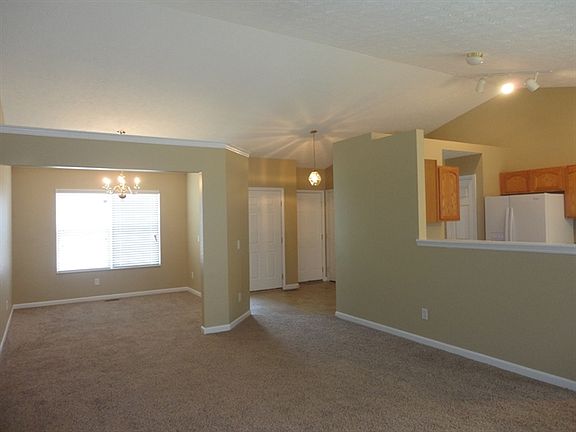 5th image of 460 Georgia Dr