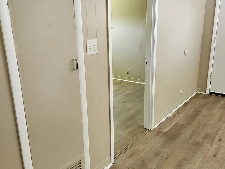 4823 Broadway Ave — Photo 7