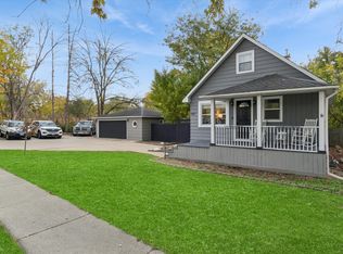 907 Maple Ave, Lisle, IL 60532