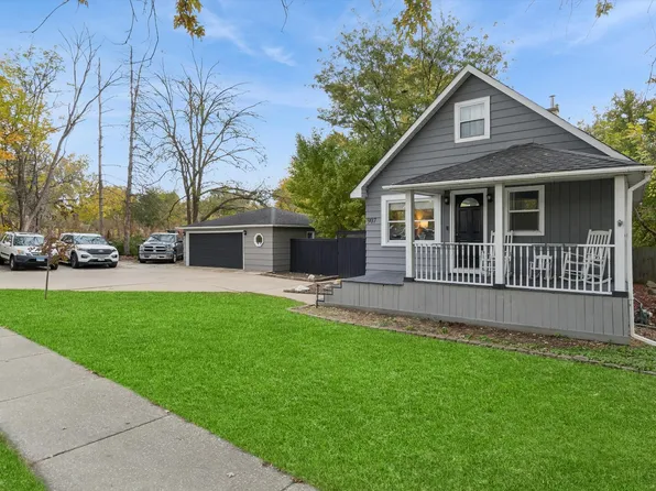 907 Maple Ave, Lisle, IL 60532