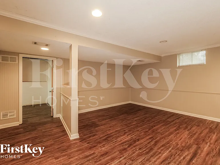 804 NE Karapat Dr — Photo 8