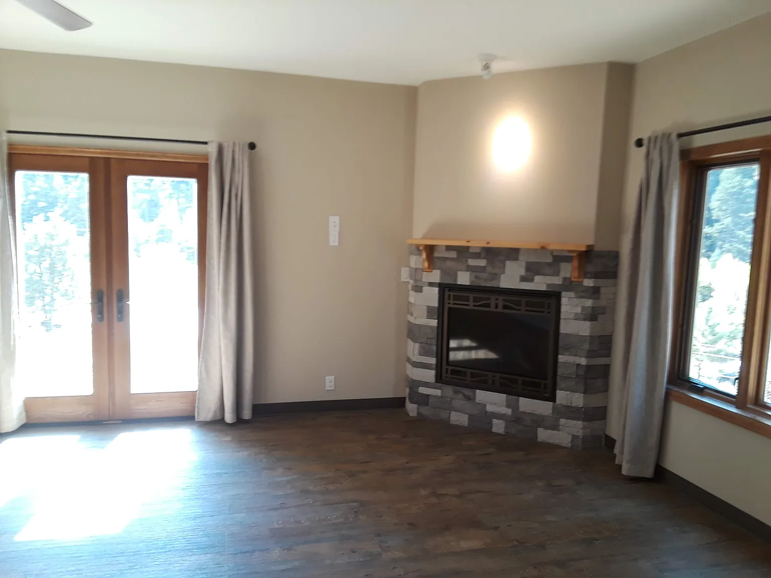 Studio, 700 sqft, $1,750 — Photo 2