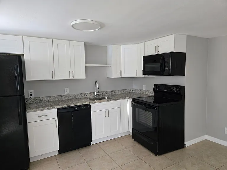 514 Avenue C NE #1 — Photo 4