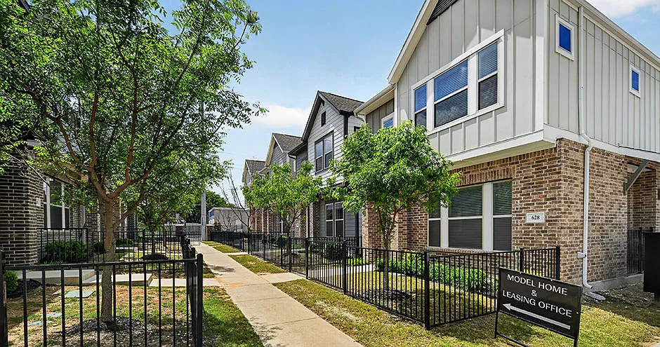 Echelon At Reverchon Bluffs Rental Homes — Photo 3